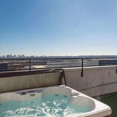 Rooftop Hot Tub + Views + 15 Beds + Game Room