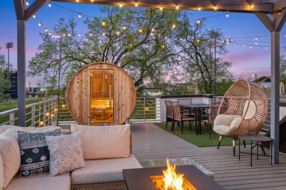 Sauna & Fire Pit with City Views! Walkable! 14 bds - Image 1